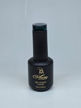Load image into Gallery viewer, Artistry Gel Polish Christmas Green #077
