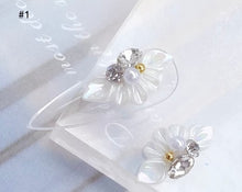 Load image into Gallery viewer, 3D flower Charms
